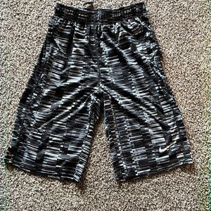Boy’s Nike Dri-Fit Shorts ( Size Large L) Black & White